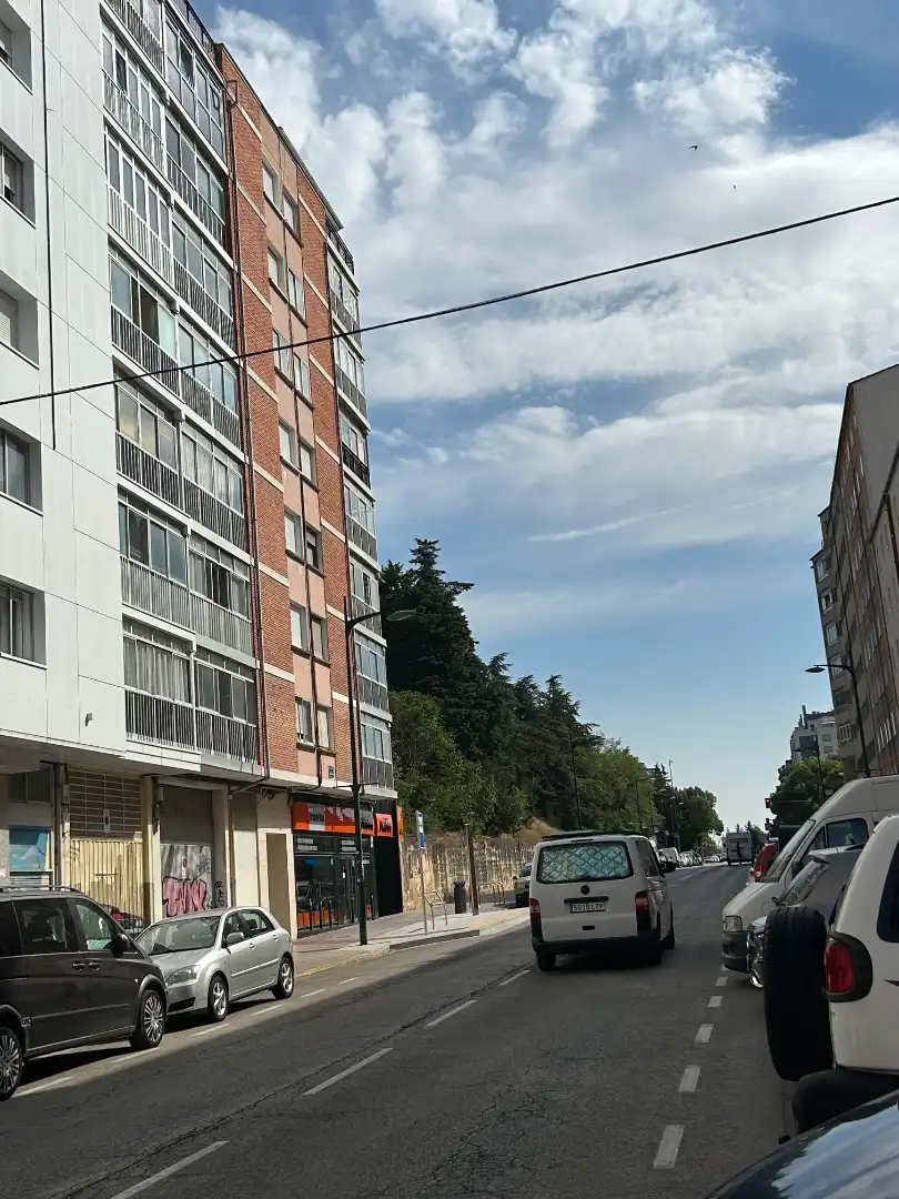 Vista exterior de Pis en venda en Burgos amb Calefacció i Moblat