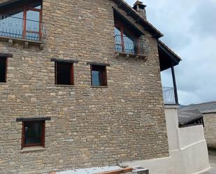 Vista exterior de Casa o xalet en venda en Sabiñánigo amb Calefacció, Parquet i Terrassa