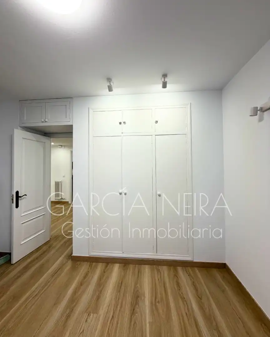 Habitación de Piso en venta en Oviedo  con Calefacción y Amueblado