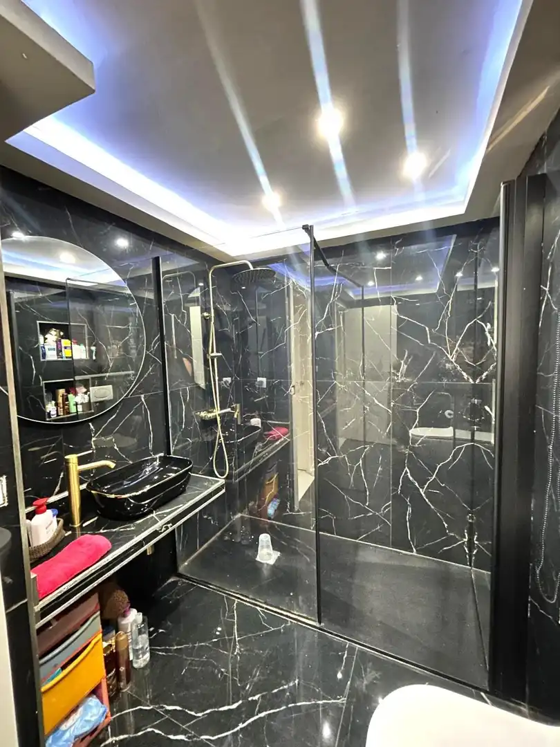 Bathroom of Flat for sale in Sevilla  with Air Conditioner and Terrace