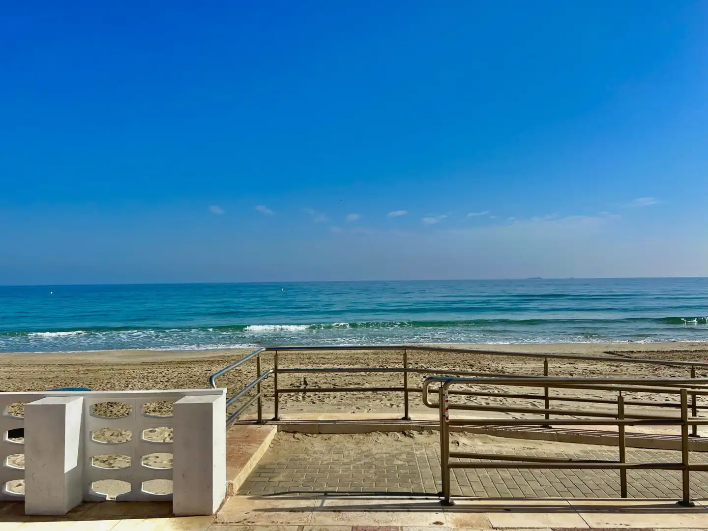 Außenansicht von Wohnungen zum Verkauf in La Manga del Mar Menor mit Klimaanlage, Heizung und Terrasse