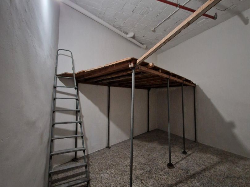 Box room for sale in  Granada Capital