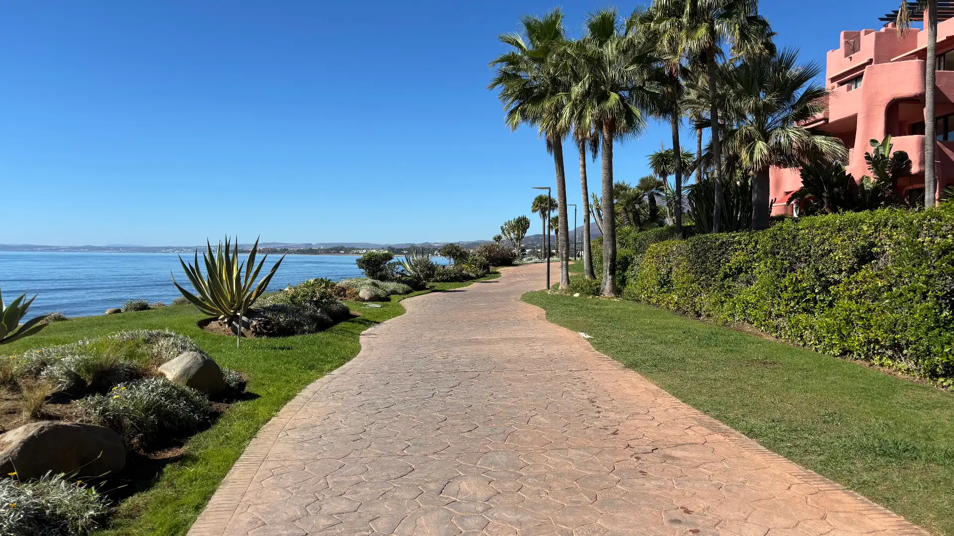 Exterior view of Flat for sale in Estepona  with Air Conditioner, Heating and Terrace