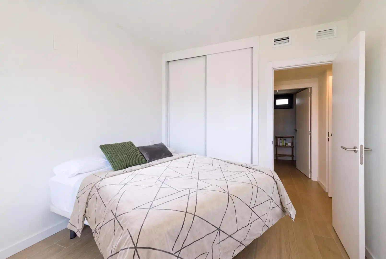 Habitación de Apartamento en venta en Castellón de la Plana / Castelló de la Plana con Aire acondicionado, Terraza y Trastero