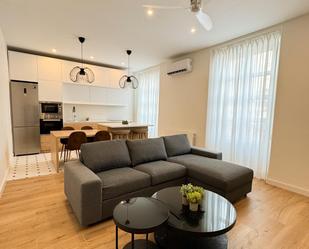 Living room of Flat to rent in  Granada Capital  with Air Conditioner, Heating and Furnished