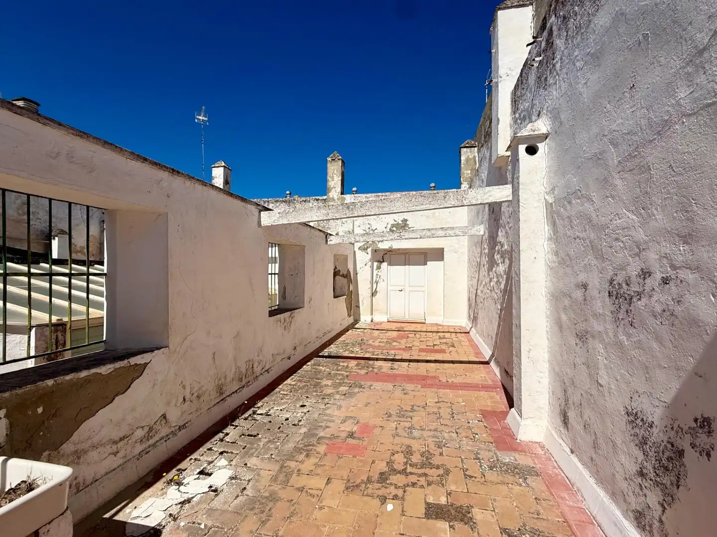 Vista exterior de Casa o xalet en venda en El Puerto de Santa María amb Traster i Piscina
