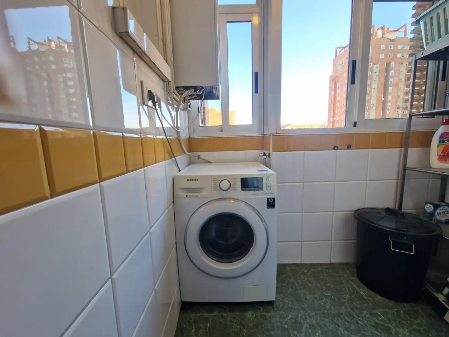 Cuina de Pis de lloguer en Valencia amb Aire condicionat, Calefacció i Terrassa