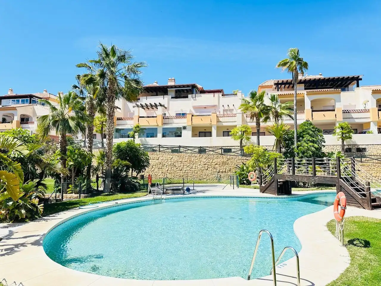 Exterior view of Flat for sale in Vélez-Málaga  with Air Conditioner, Heating and Storage room