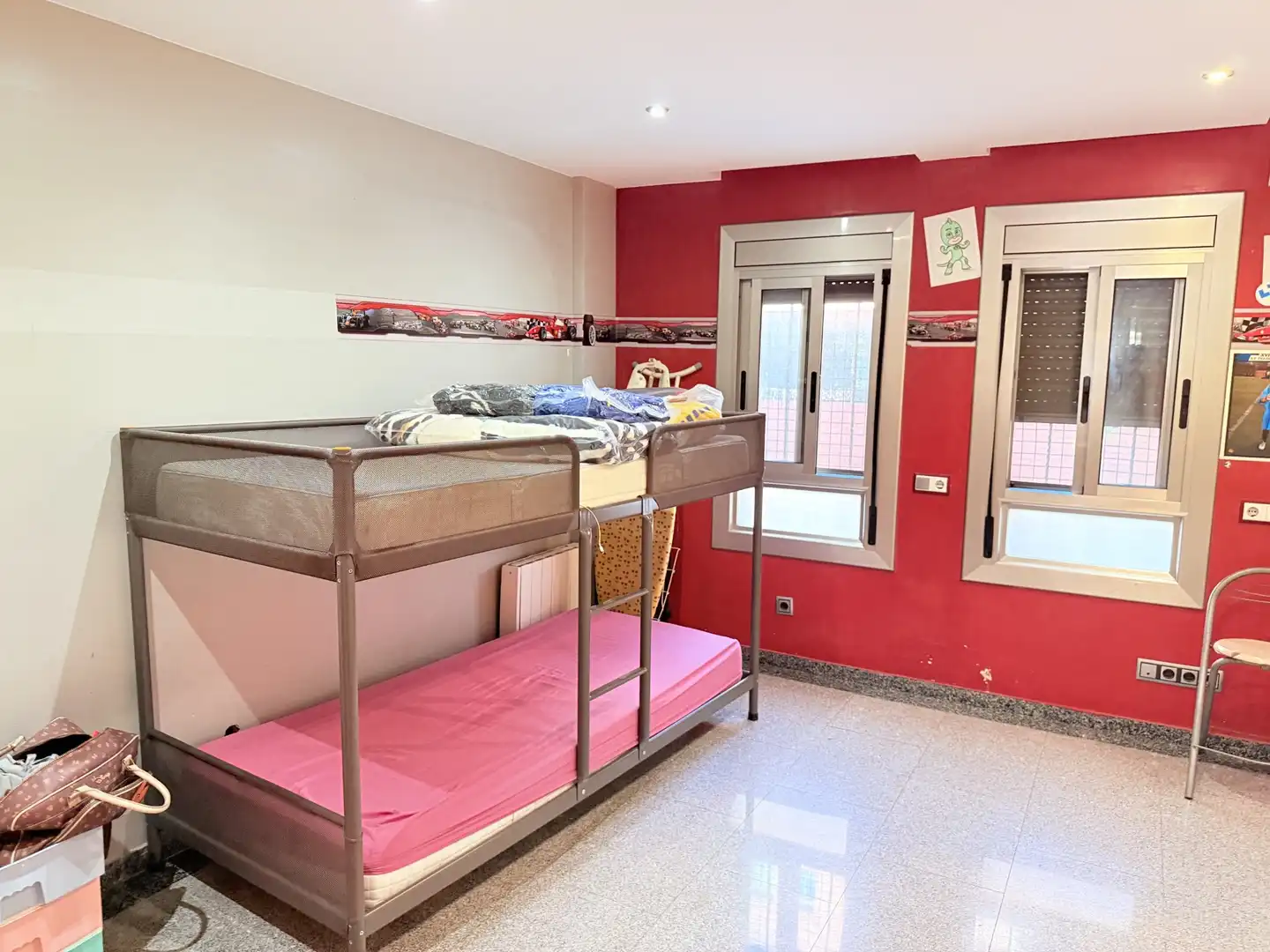 Schlafzimmer von Erdgeschoss zur Miete in Sant Adrià de Besòs mit Klimaanlage, Heizung und Privatgarten