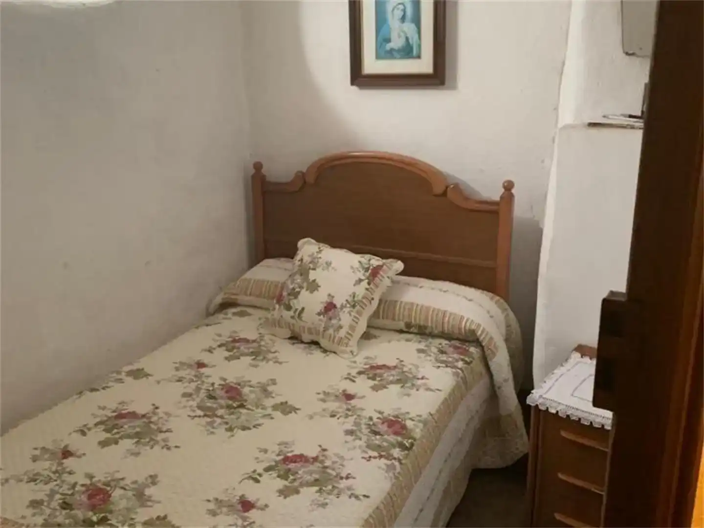 Dormitori de Casa adosada en venda en Viana do Bolo amb Jardí privat, Traster i Moblat