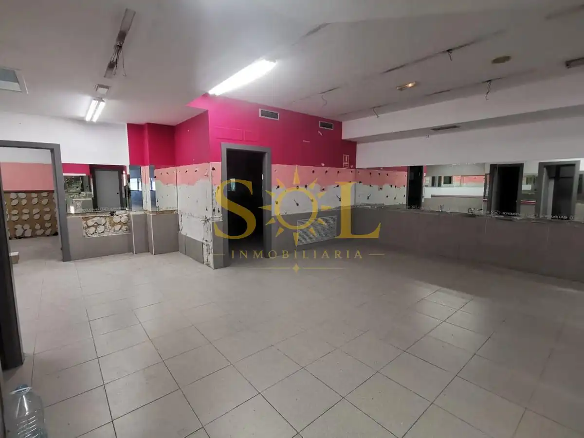 Local comercial en venda a Calle Alfonso V 11, imagen 9