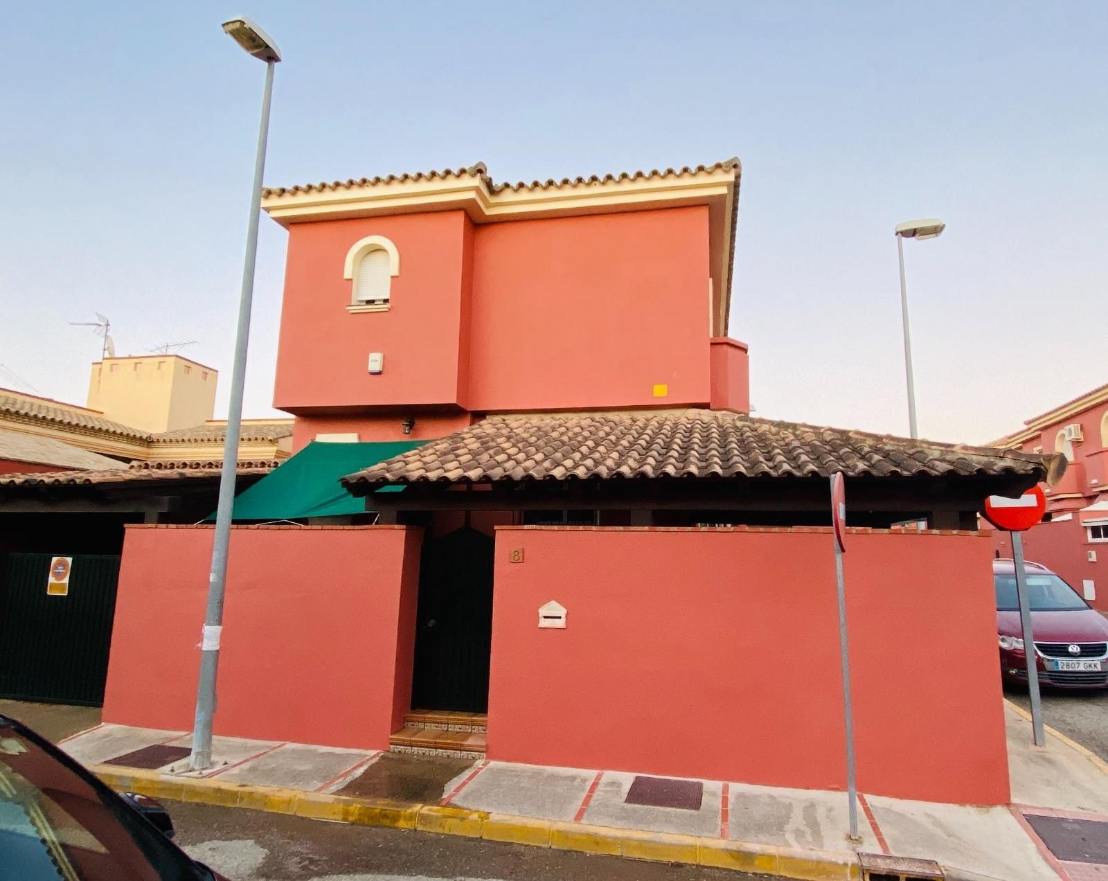 Vista exterior de Casa adosada en venda en Chiclana de la Frontera