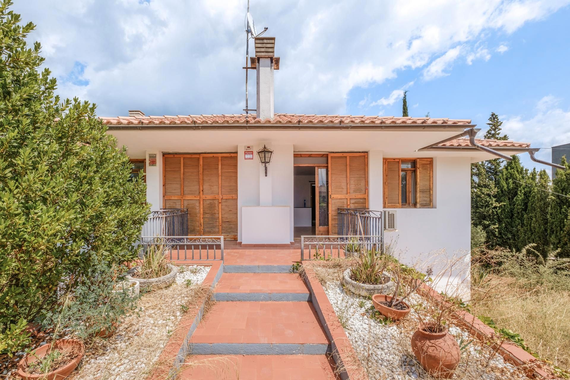 Exterior view of House or chalet for sale in Terrassa  with Air Conditioner, Heating and Private garden