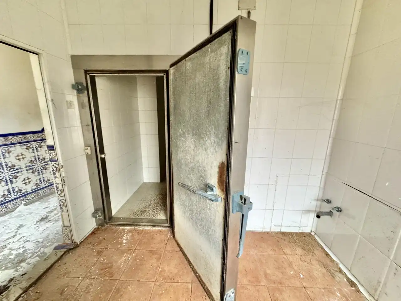 Bany de Edifici en venda en Candeleda