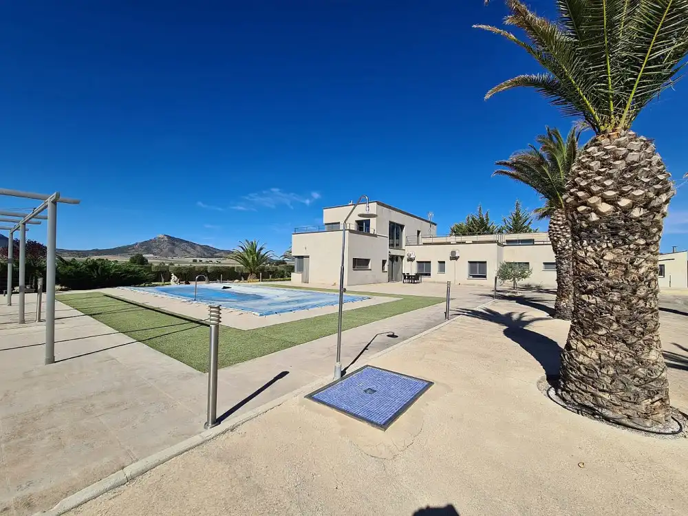 Vista exterior de Casa o xalet en venda en Yecla amb Aire condicionat