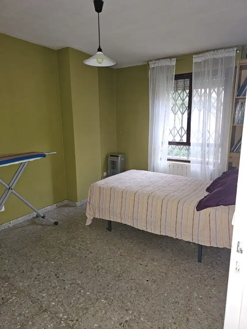Dormitori de Pis en venda en Madrid amb Calefacció, Terrassa i Moblat