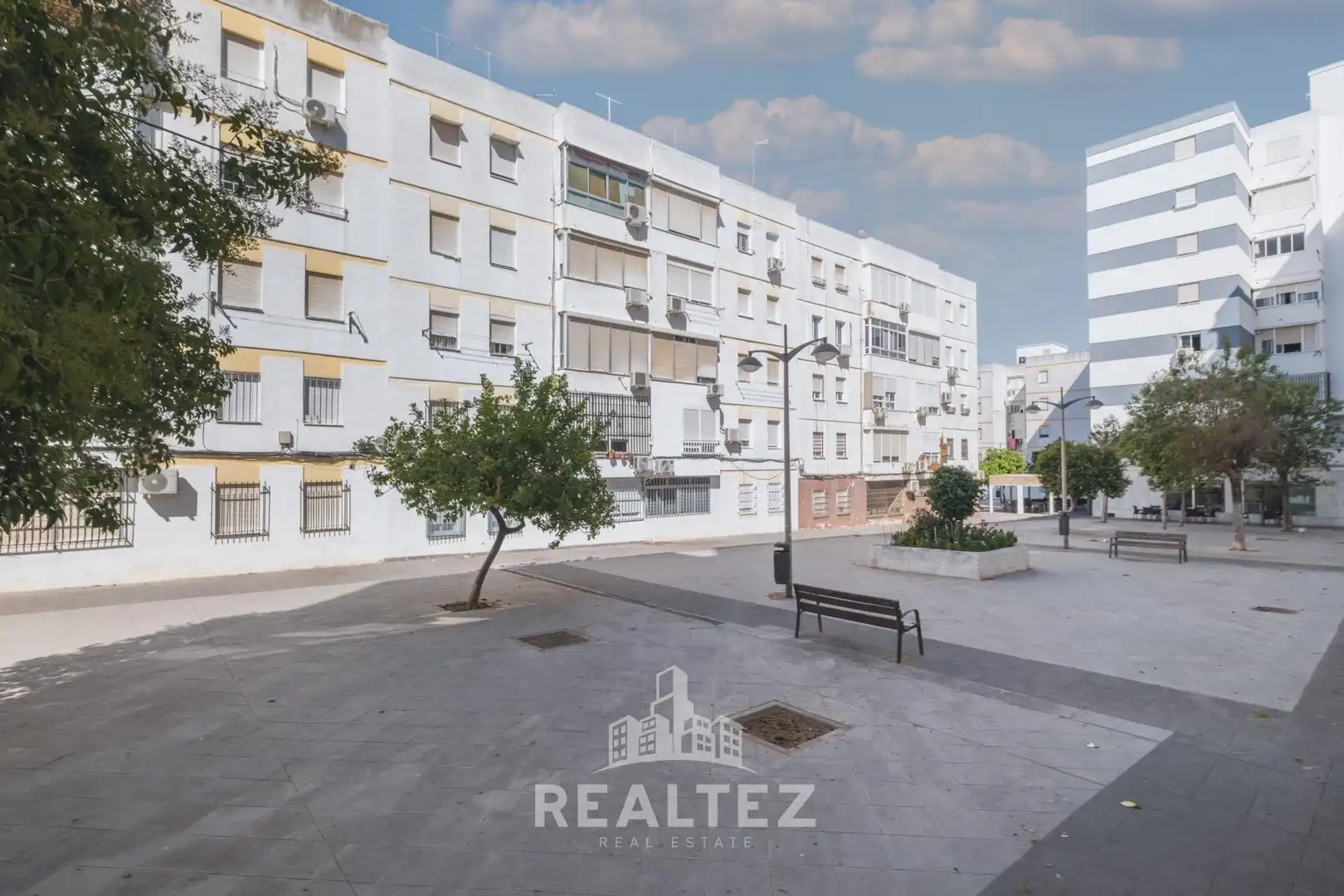 Vista exterior de Pis en venda en Jerez de la Frontera amb Alarma