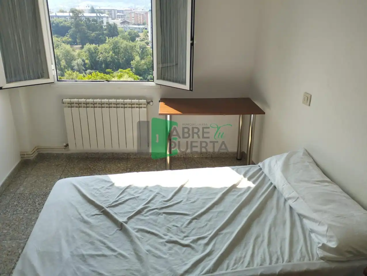 Habitación de Piso en venta en Ourense Capital  con Calefacción y Amueblado