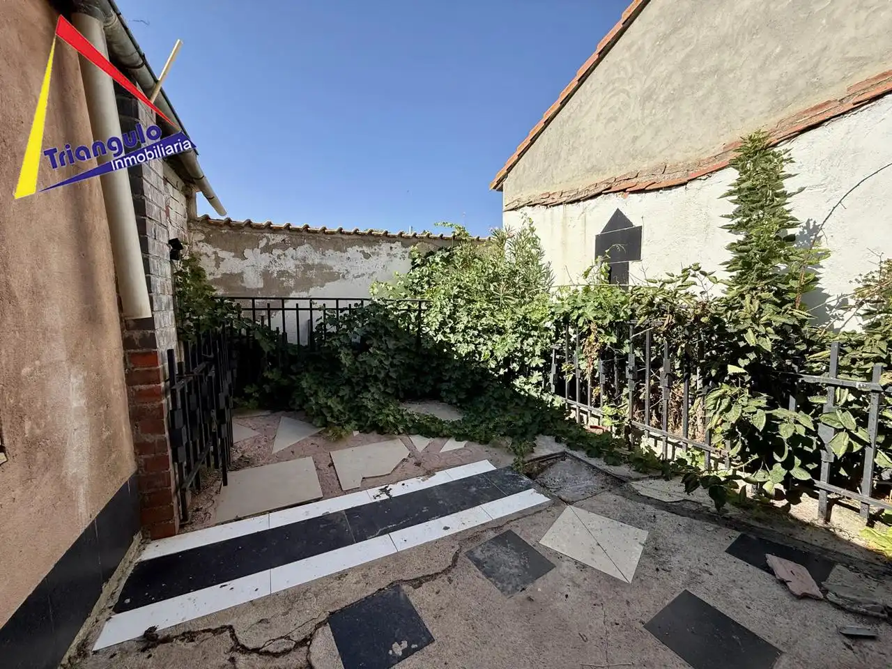 Terrassa de Casa o xalet en venda en Añe amb Calefacció