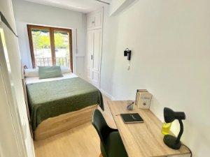 Bedroom of Flat to share in  Madrid Capital  with Balcony