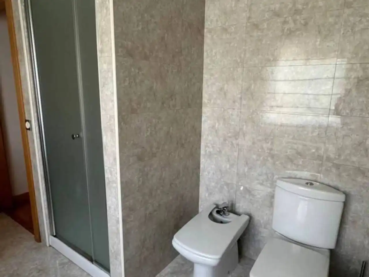 Badezimmer von Haus oder Chalet zum Verkauf in Plasencia mit Klimaanlage und Terrasse