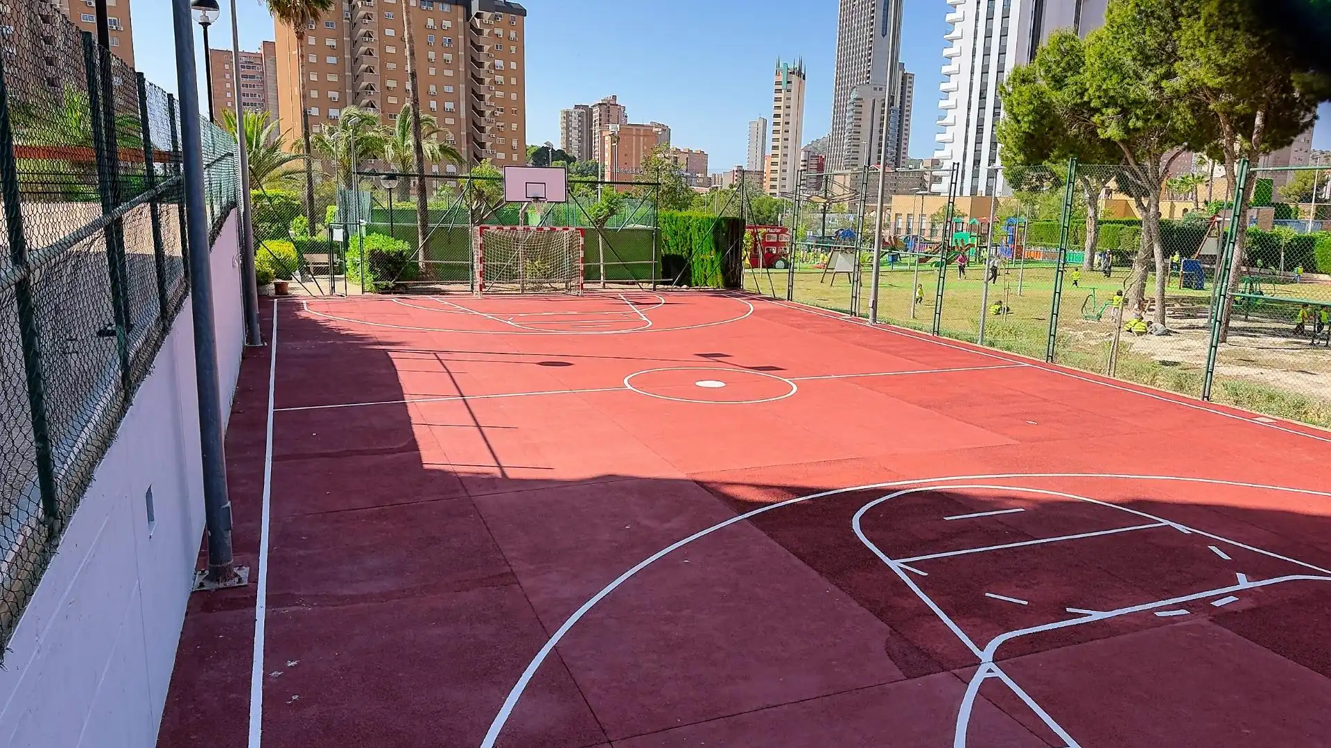 Vista exterior de Piso en venta en Benidorm con Aire acondicionado, Jardín privado y Terraza