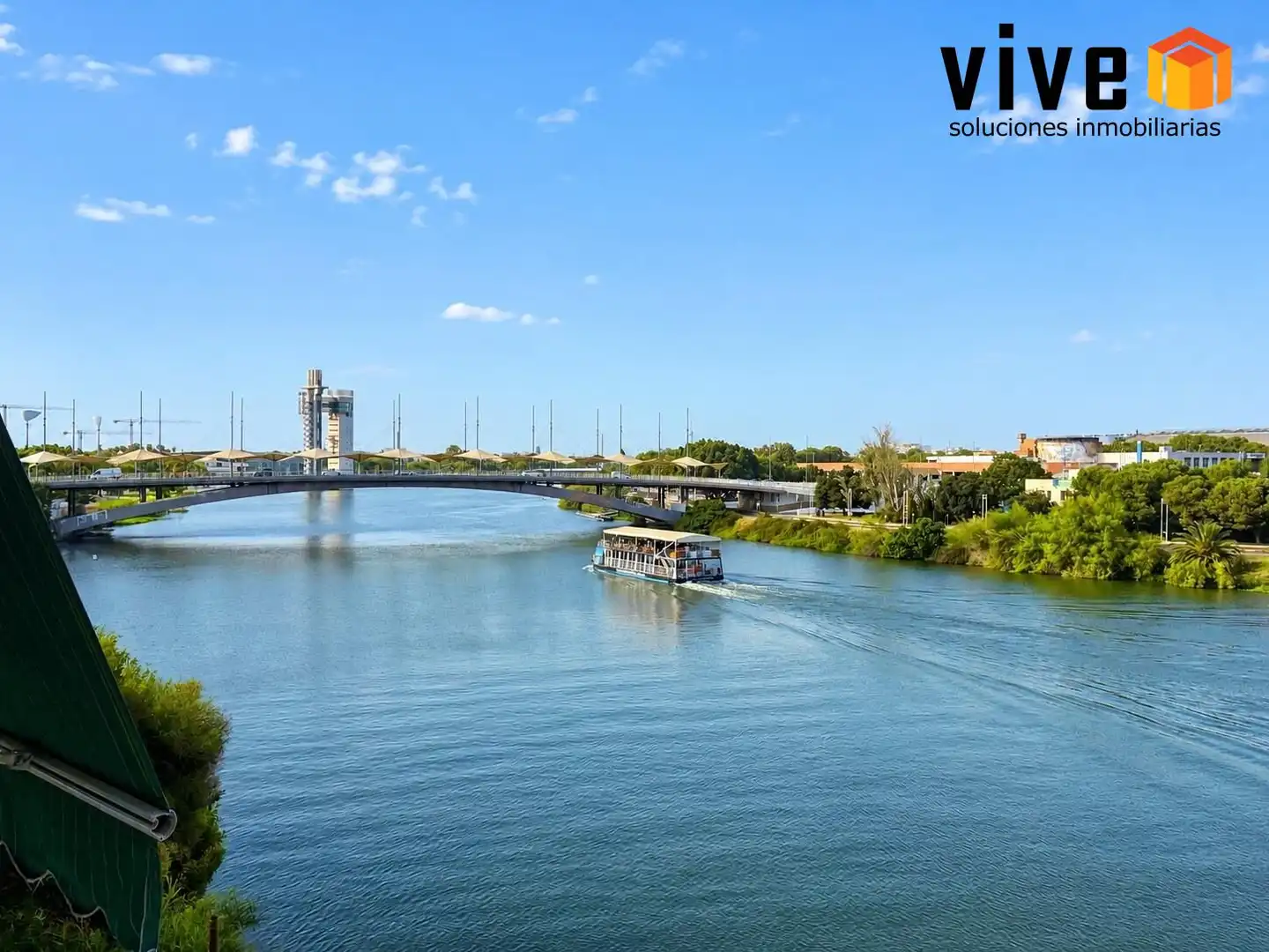 Vista exterior de Piso en venta en Sevilla con Calefacción y Terraza