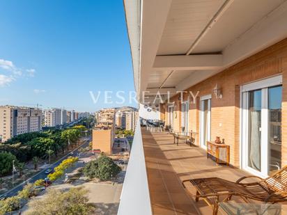 Vista exterior de Àtic en venda en Alicante / Alacant amb Aire condicionat, Jardí privat i Terrassa