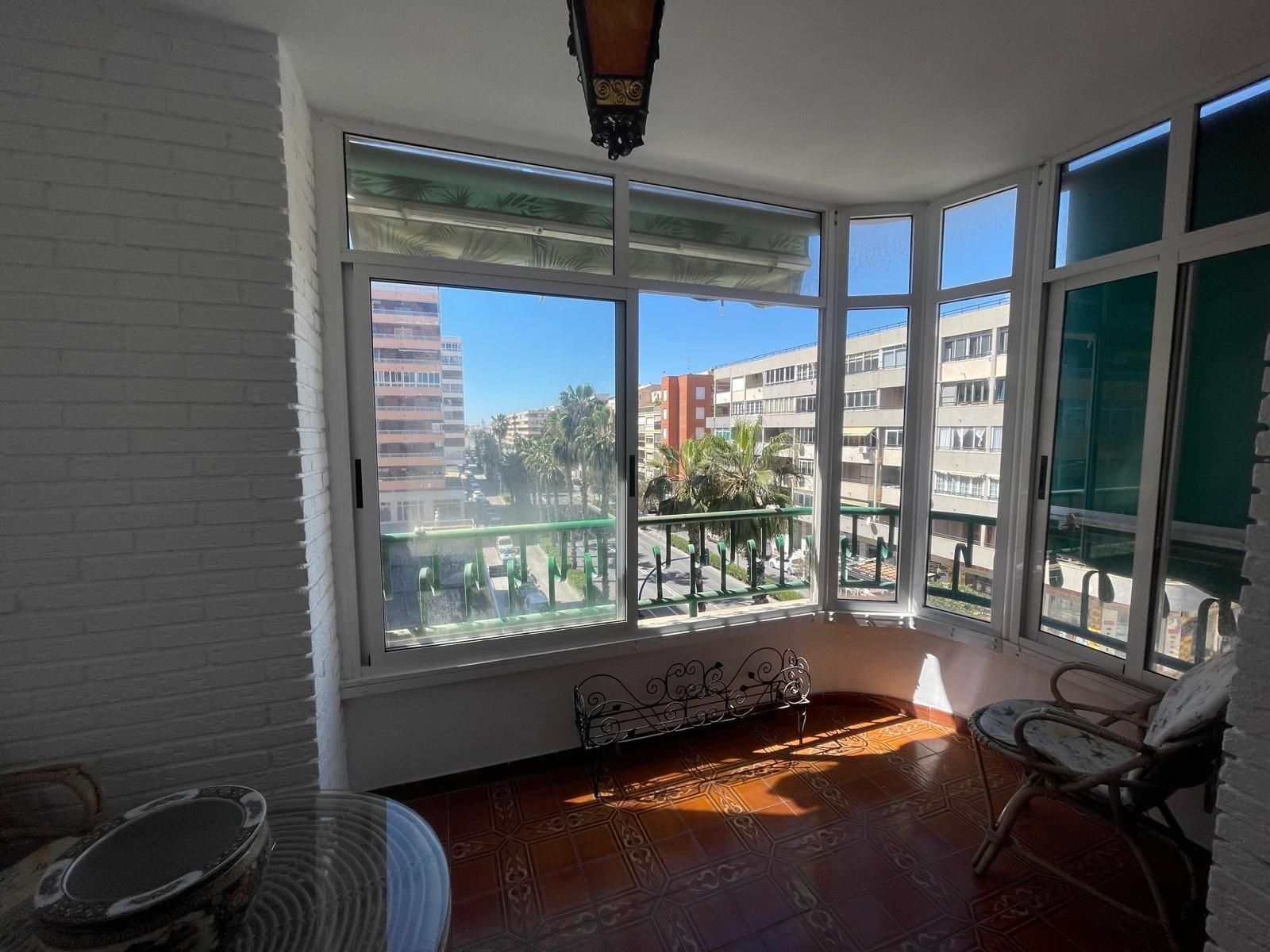 Dormitori de Apartament en venda en Torrevieja amb Calefacció, Terrassa i Balcó