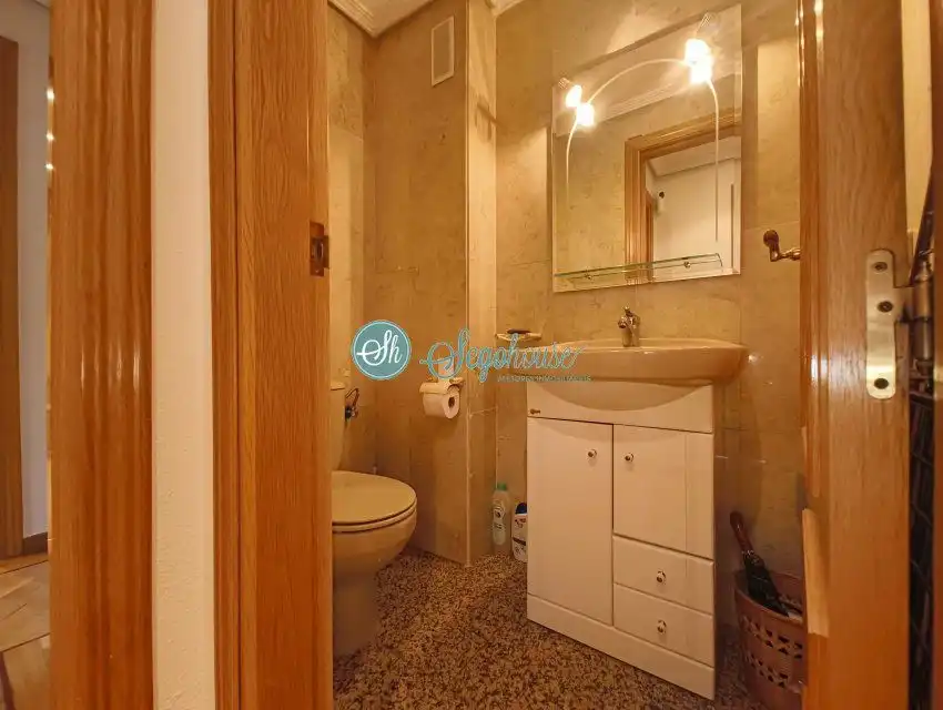 Baño de Piso de alquiler en Segovia con Calefacción y Parquet