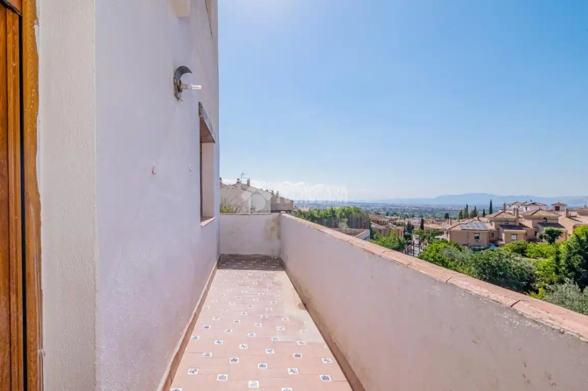 Terrassa de Casa adosada en venda en La Zubia amb Terrassa i Piscina comunitària