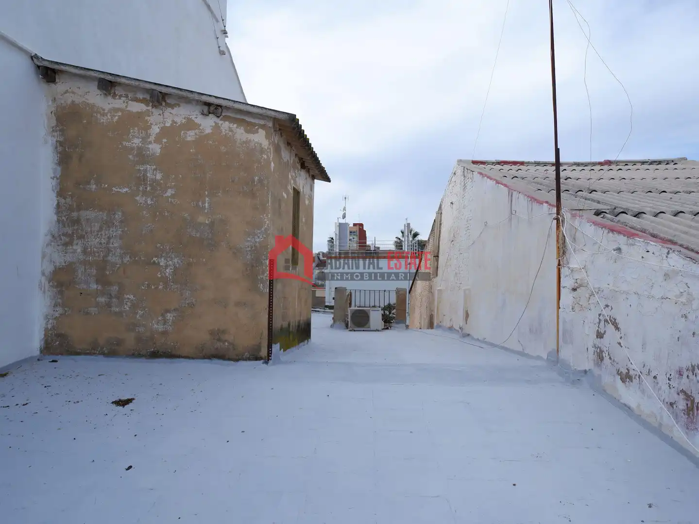 Vista exterior de Casa adosada en venda en Valencia amb Aire condicionat, Terrassa i Balcó
