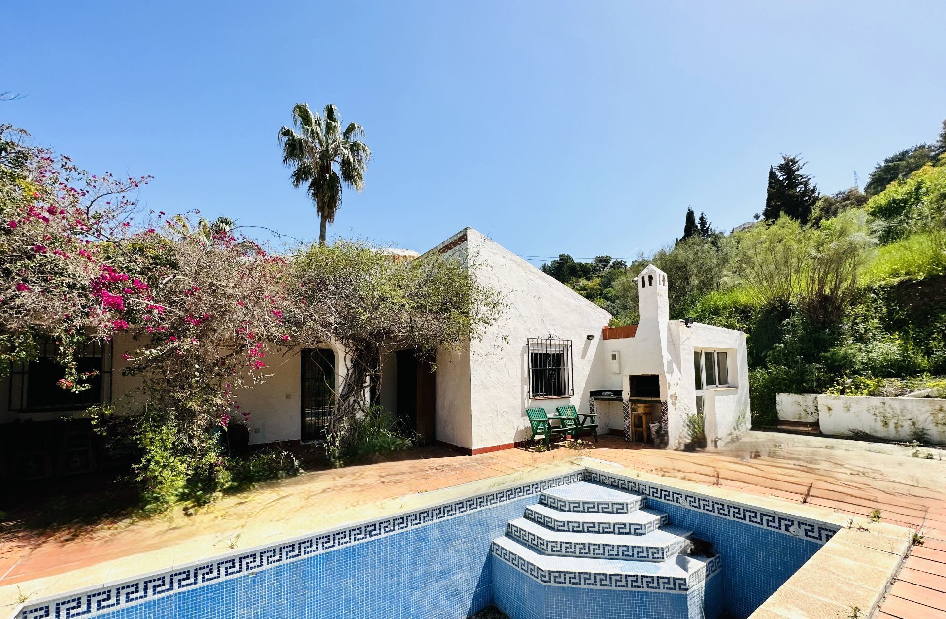Vista exterior de Casa o xalet en venda en Torrox amb Aire condicionat, Jardí privat i Terrassa