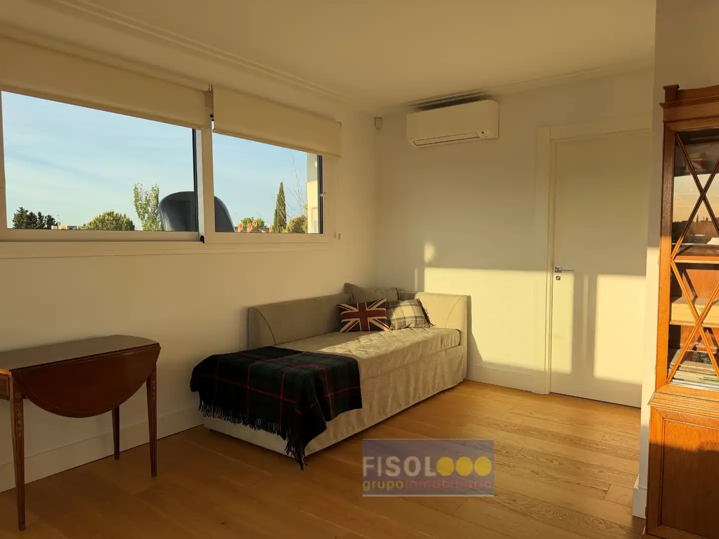 Sala d'estar de Àtic en venda en Madrid amb Aire condicionat, Calefacció i Terrassa