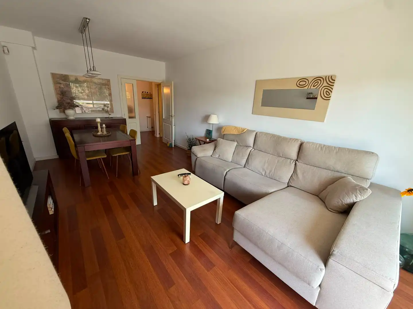 Sala de estar de Piso en venta en Cornellà de Llobregat con Aire acondicionado, Calefacción y Parquet
