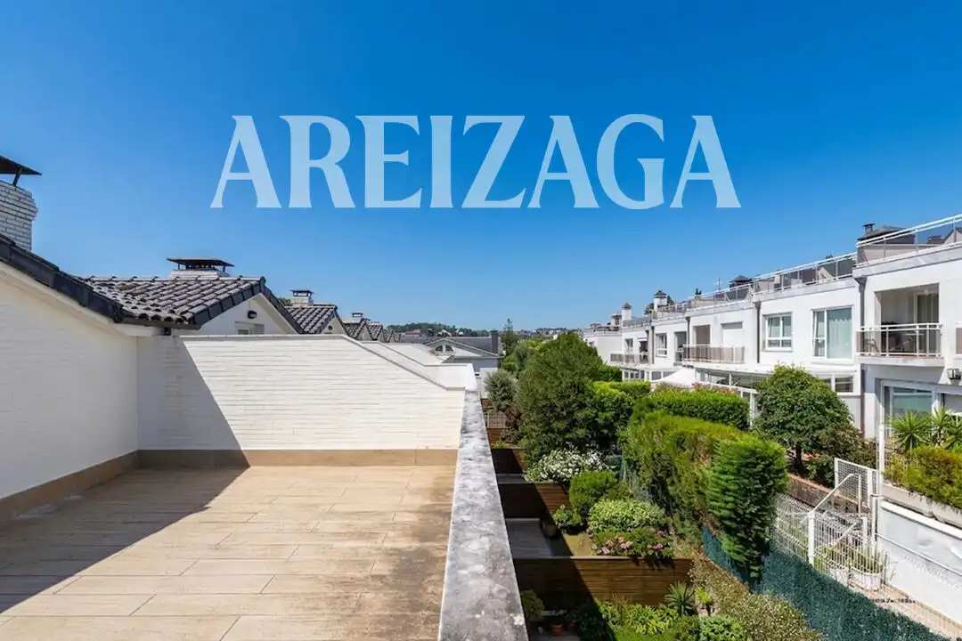 Vista exterior de Casa o xalet en venda en Donostia - San Sebastián  amb Calefacció, Jardí privat i Terrassa