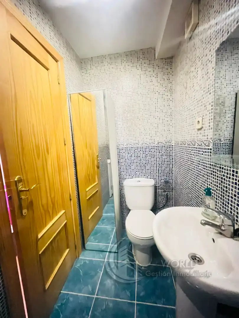 Bany de Apartament de lloguer en Madrid amb Calefacció, Moblat i Rentadora