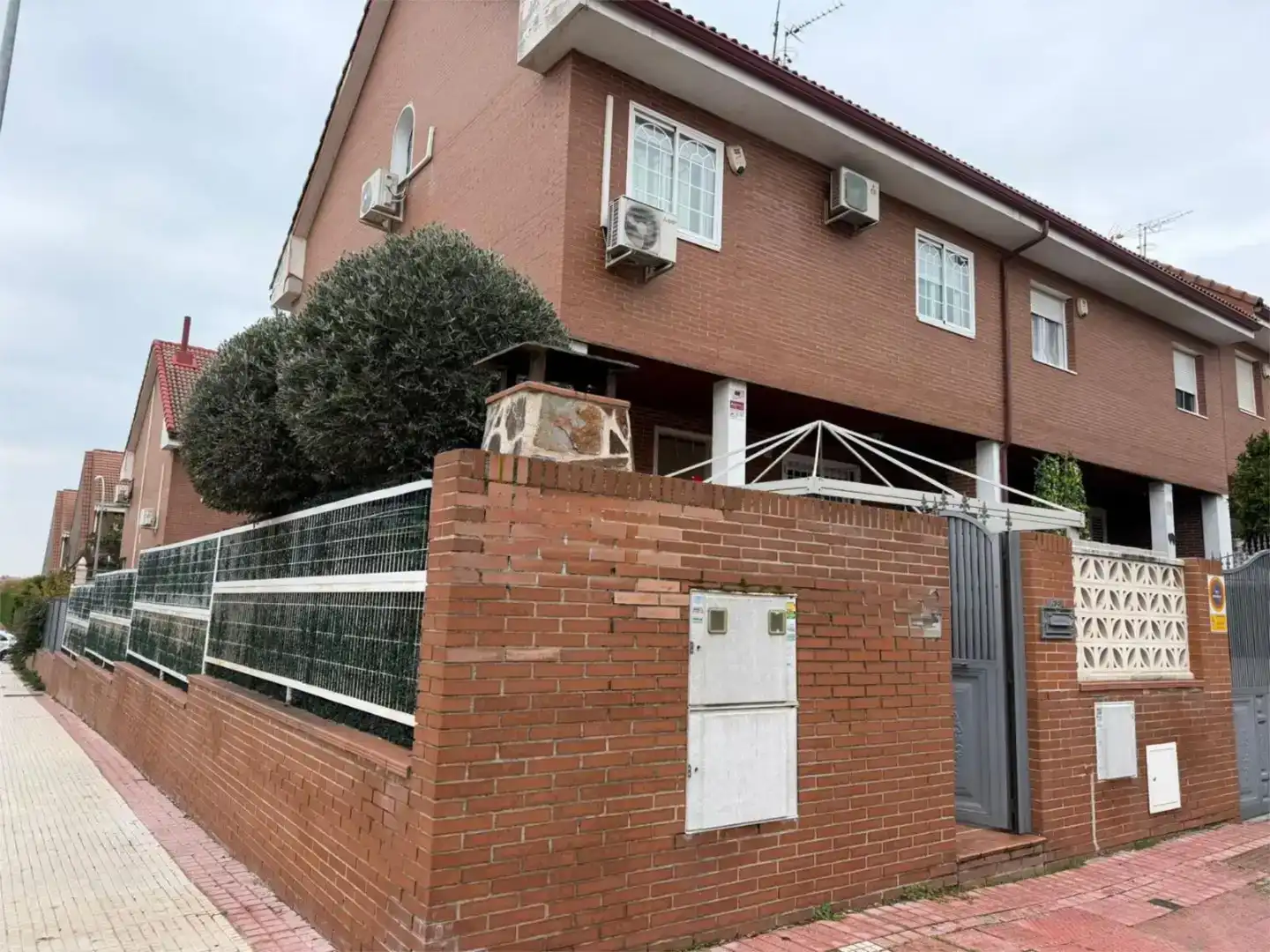 Vista exterior de Pis en venda en Alcorcón amb Aire condicionat, Piscina i Balcó