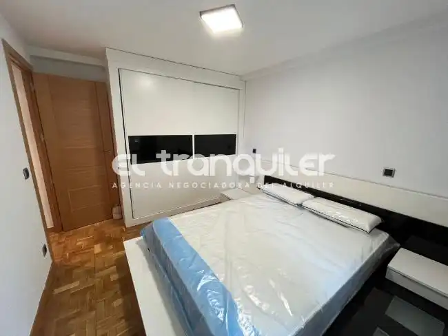 Bedroom of Flat for rent in Madrid  with Air Conditioner, Parquet flooring and Terrace