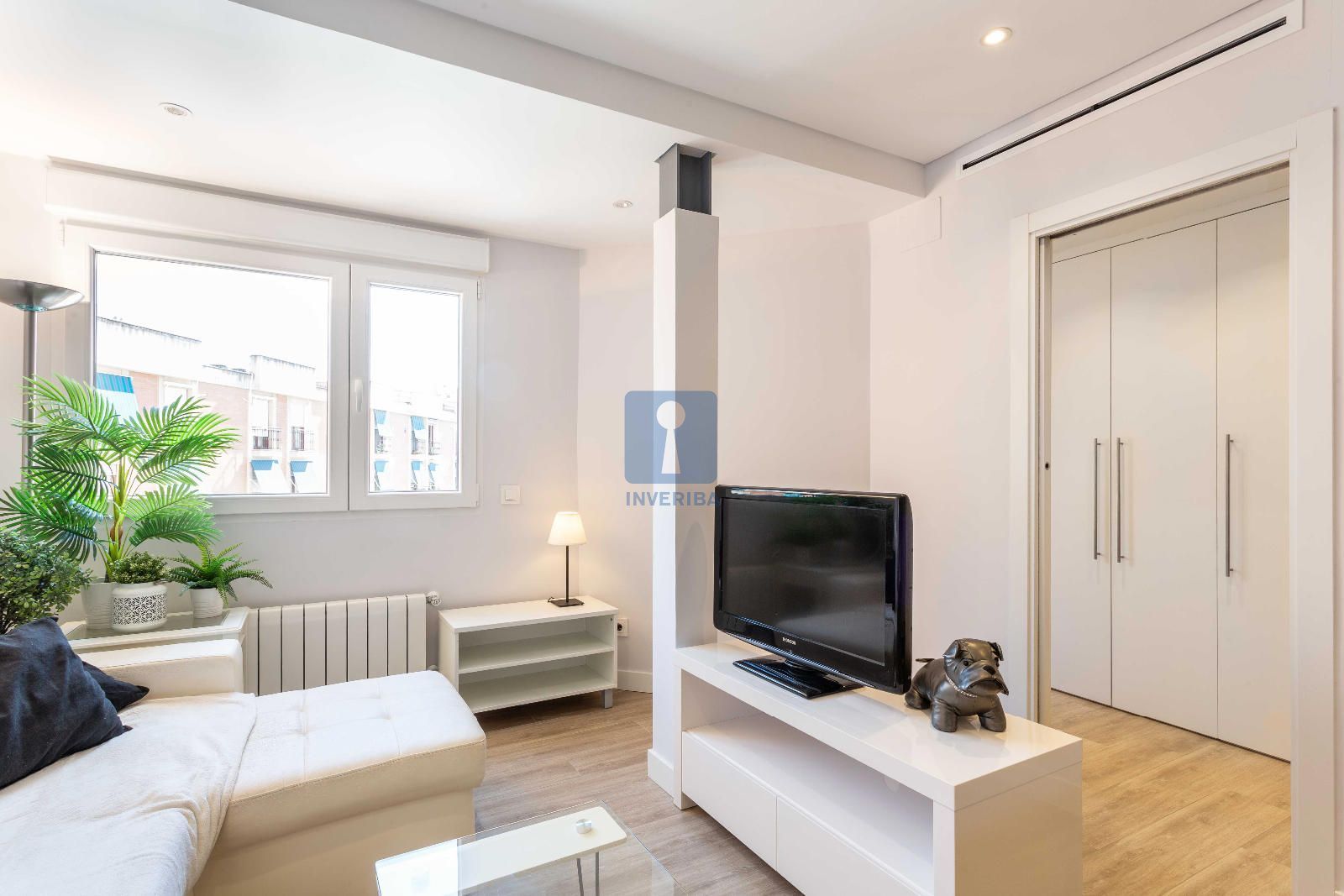 Living room of Flat to rent in  Madrid Capital  with Air Conditioner, Heating and Parquet flooring