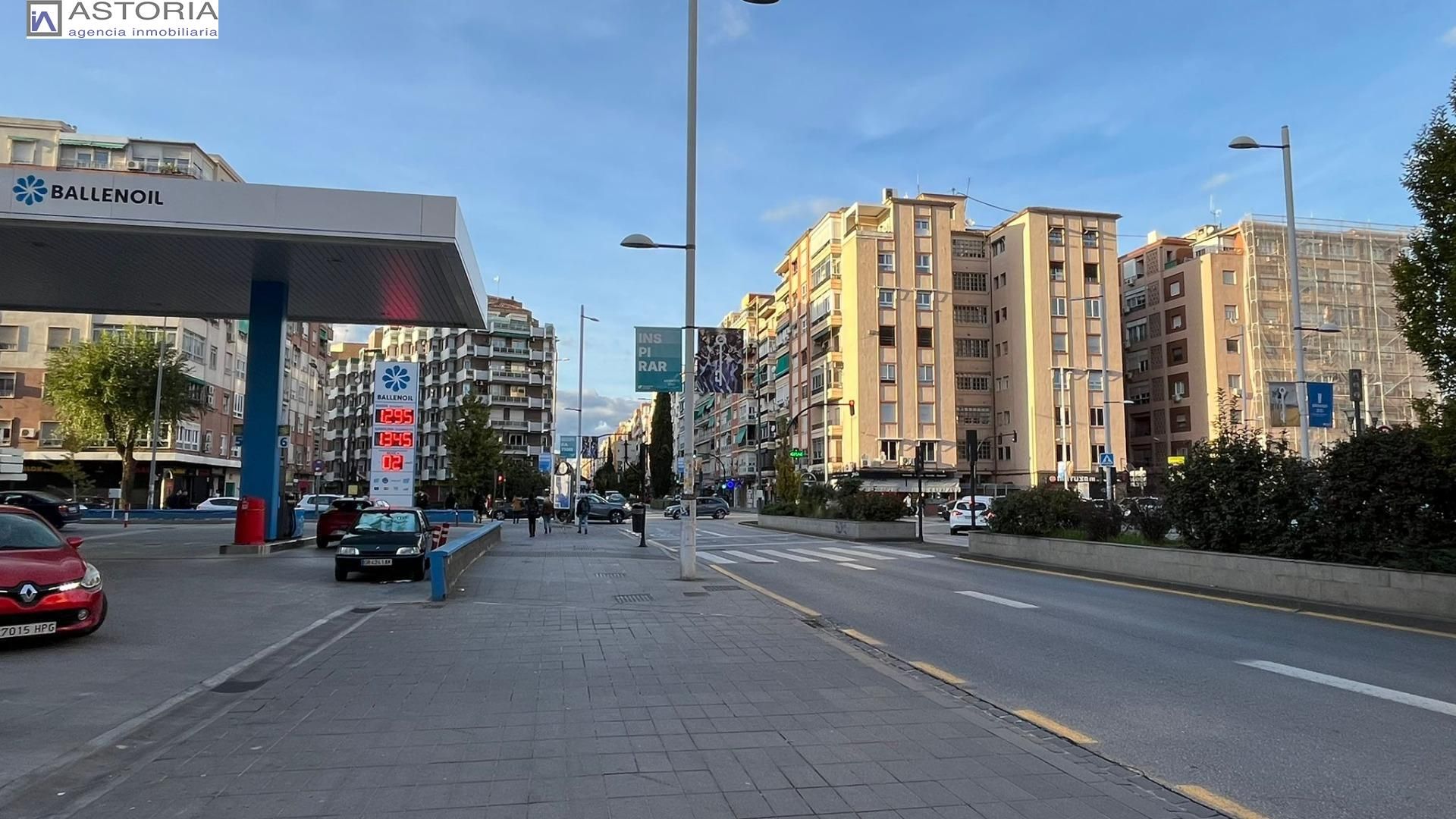 Vista exterior de Local de lloguer en  Granada Capital