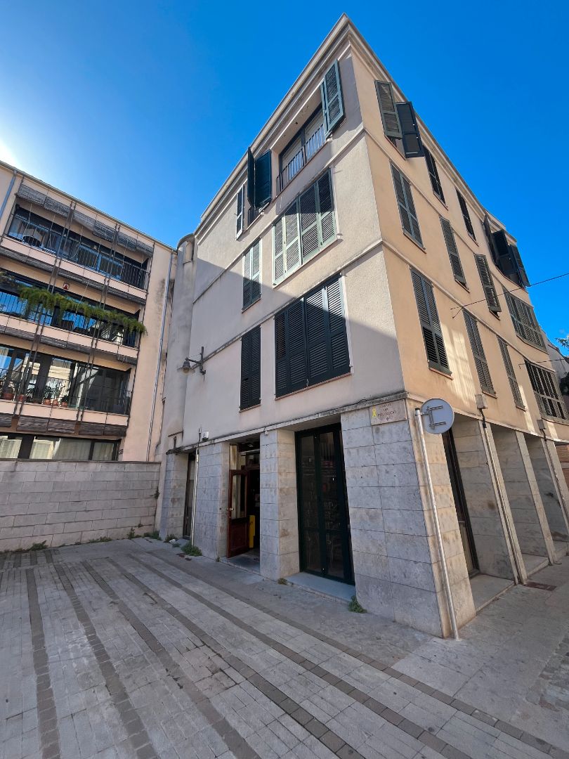 Vista exterior de Local en traspaso en Girona Capital con Aire acondicionado, Calefacción y Terraza