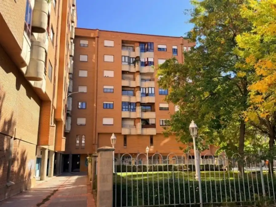 Pis amb ascensor en venda a Calle Moisés de León 53