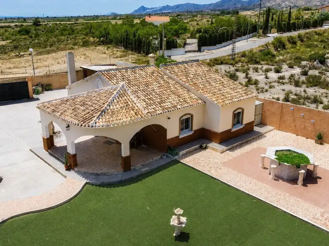 Vista exterior de Finca rústica en venda en Albatera amb Aire condicionat i Piscina