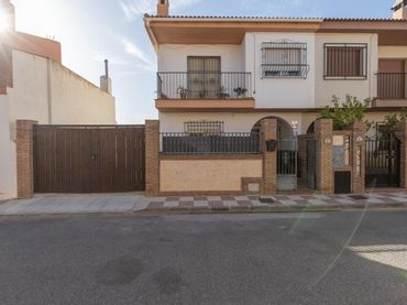 Casa aparellada en venda a Calle Calle Torreón