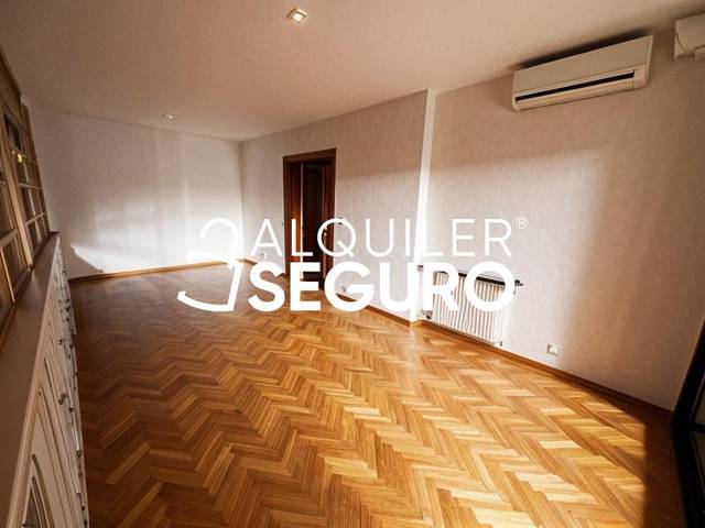 Piso en Alquiler en del Leon gil de palacio en Adelfas