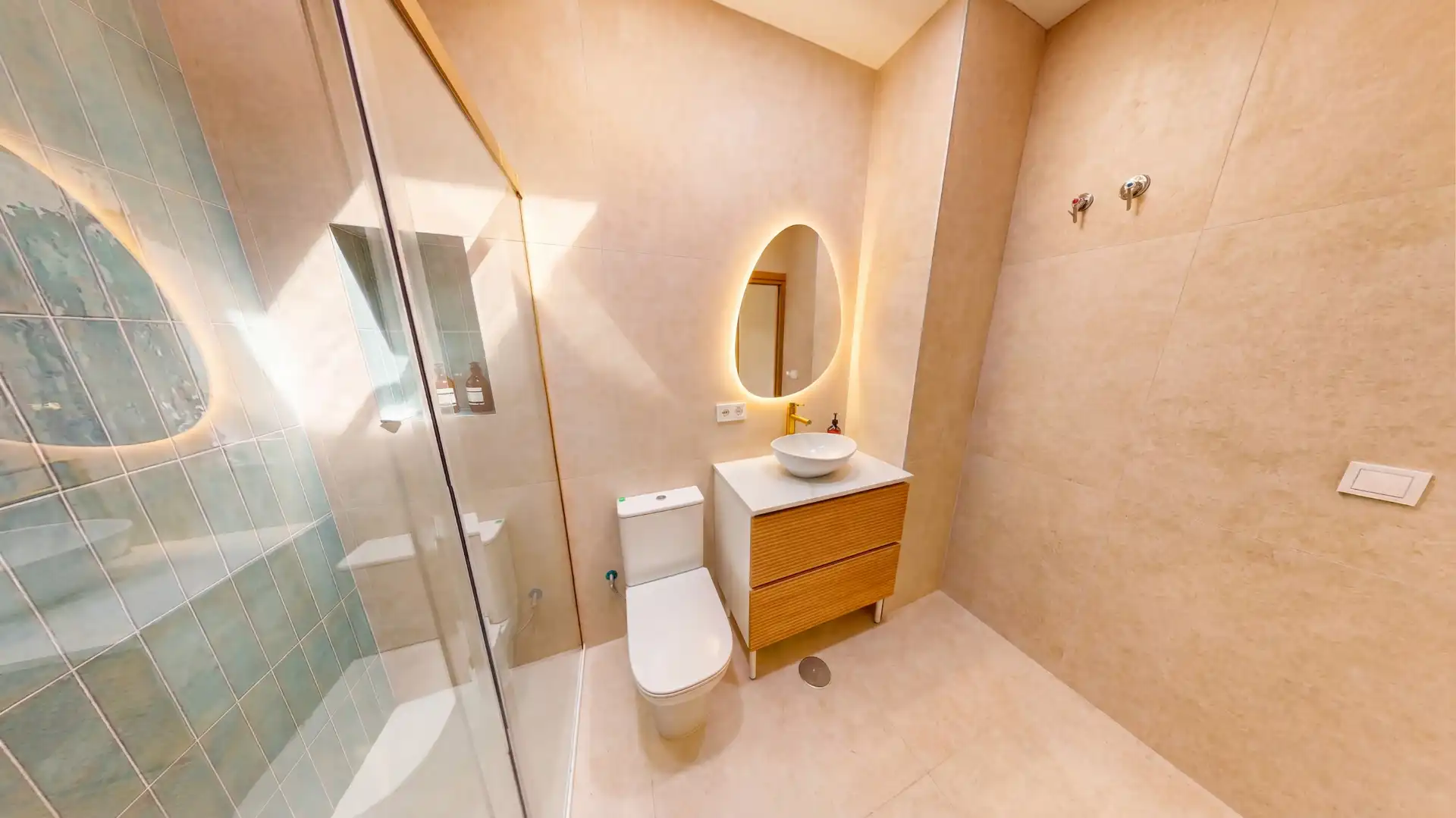 Baño de Piso en venta en Alicante / Alacant con Jardín privado, Trastero y Amueblado
