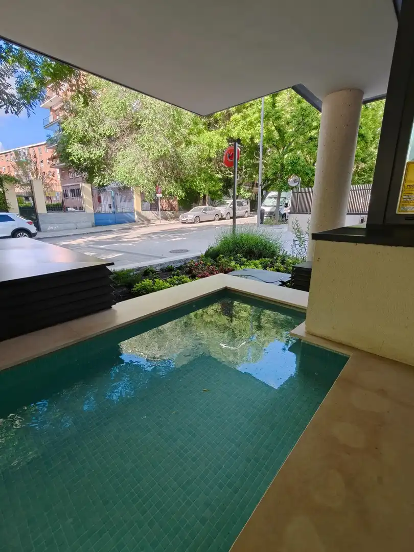 Piscina de Pis en venda en Madrid amb Aire condicionat, Calefacció i Terrassa