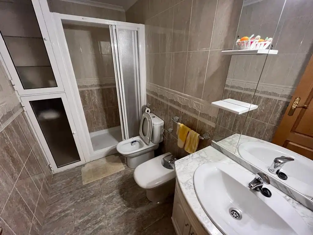 Badezimmer von Wohnung zur Miete in Almansa mit Terrasse
