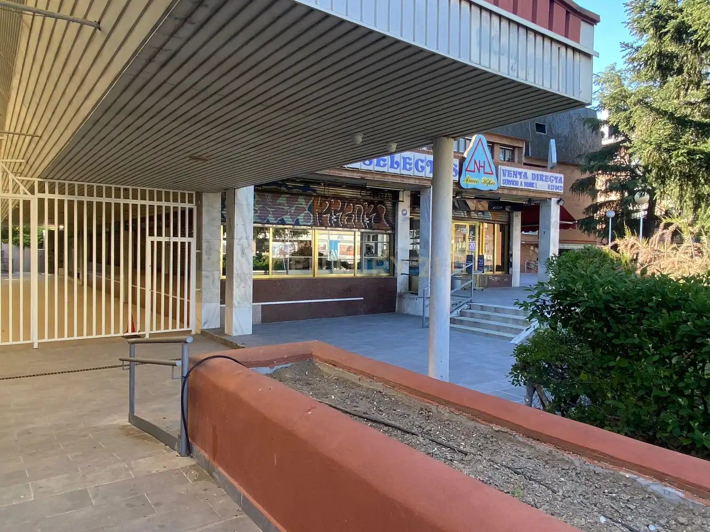 Vista exterior de Local de alquiler en Las Rozas de Madrid